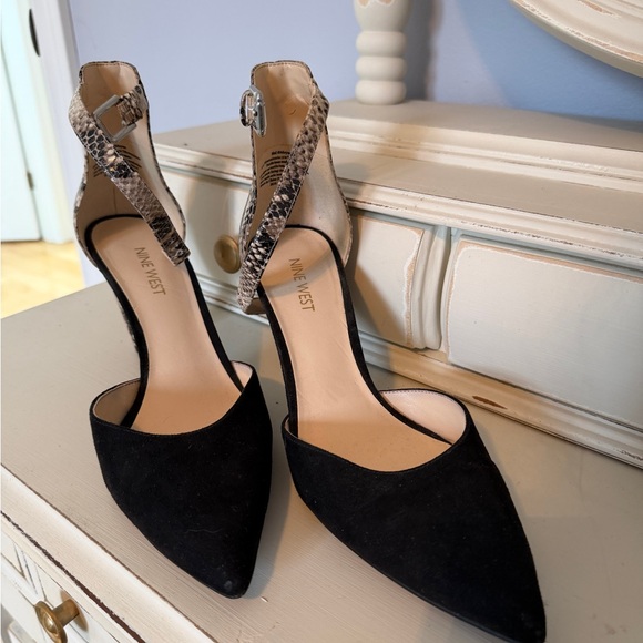 Nine West Black Suede Pointed Toe Heels with Snakeskin Ankle Strap - Picture 3 of 4